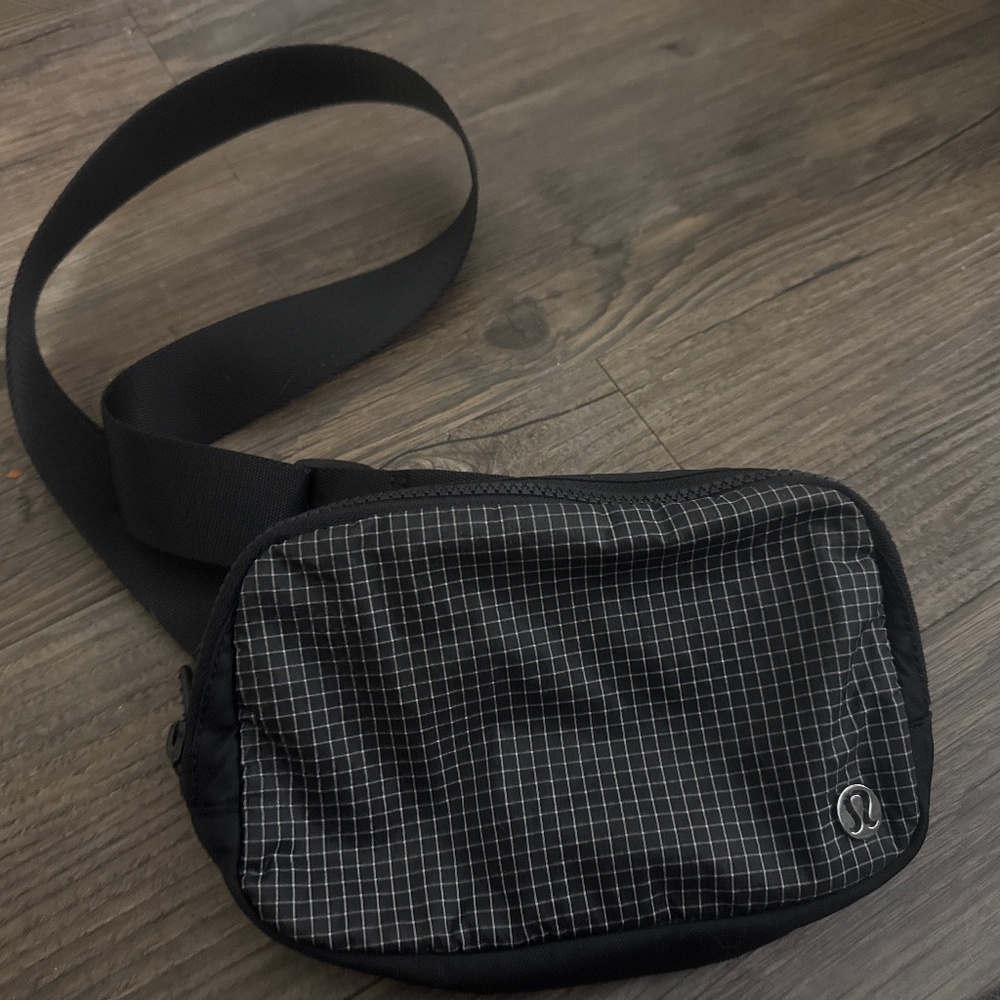 Lululemon Everywhere Belt Bag Black Grid Print